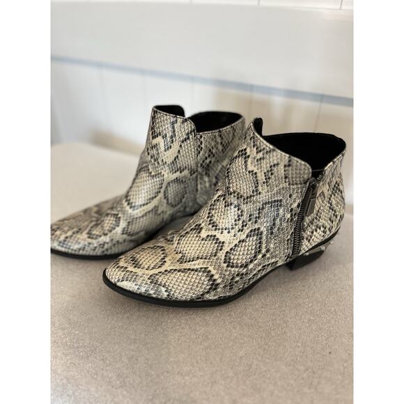 Circus Sam Edelman Black & White Faux Snakeskin Leather Ankle Booties 9.5 - Picture 4 of 11